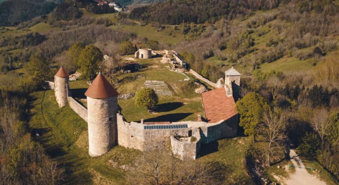 Chantier de bénévoles au Château de Chevreaux